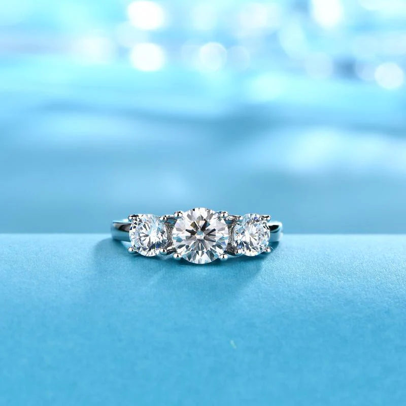 Pierścionek Clare z trzema kamieniami | Białe złoto